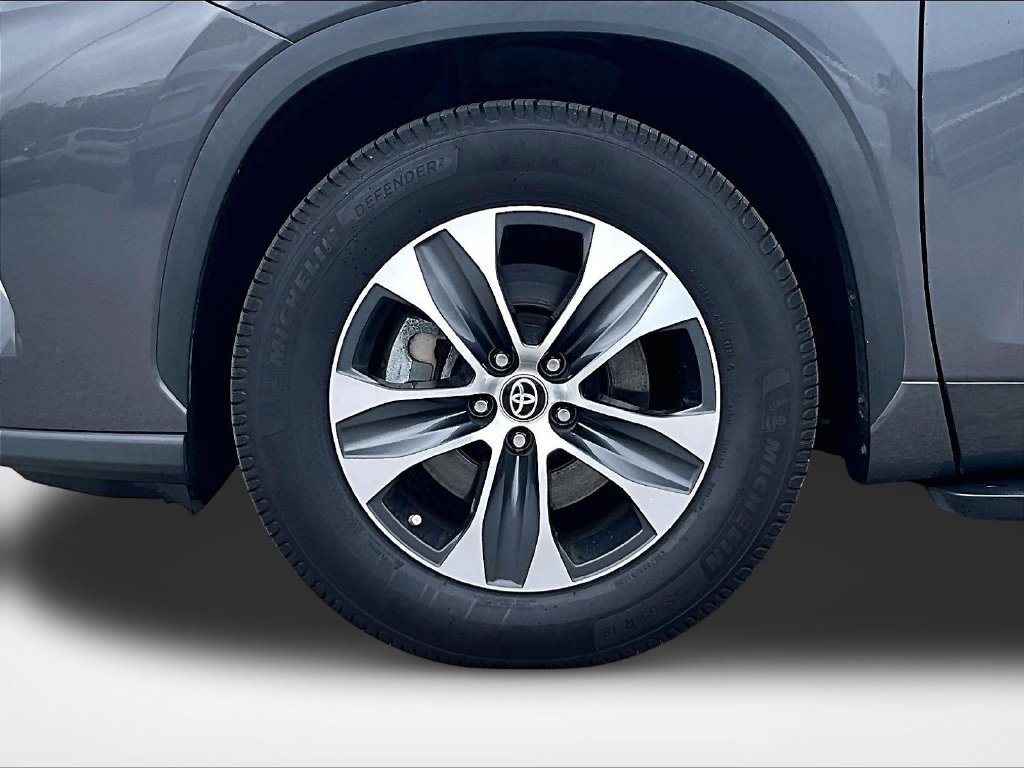 Used 2022 Toyota Highlander XLE FWD image 10