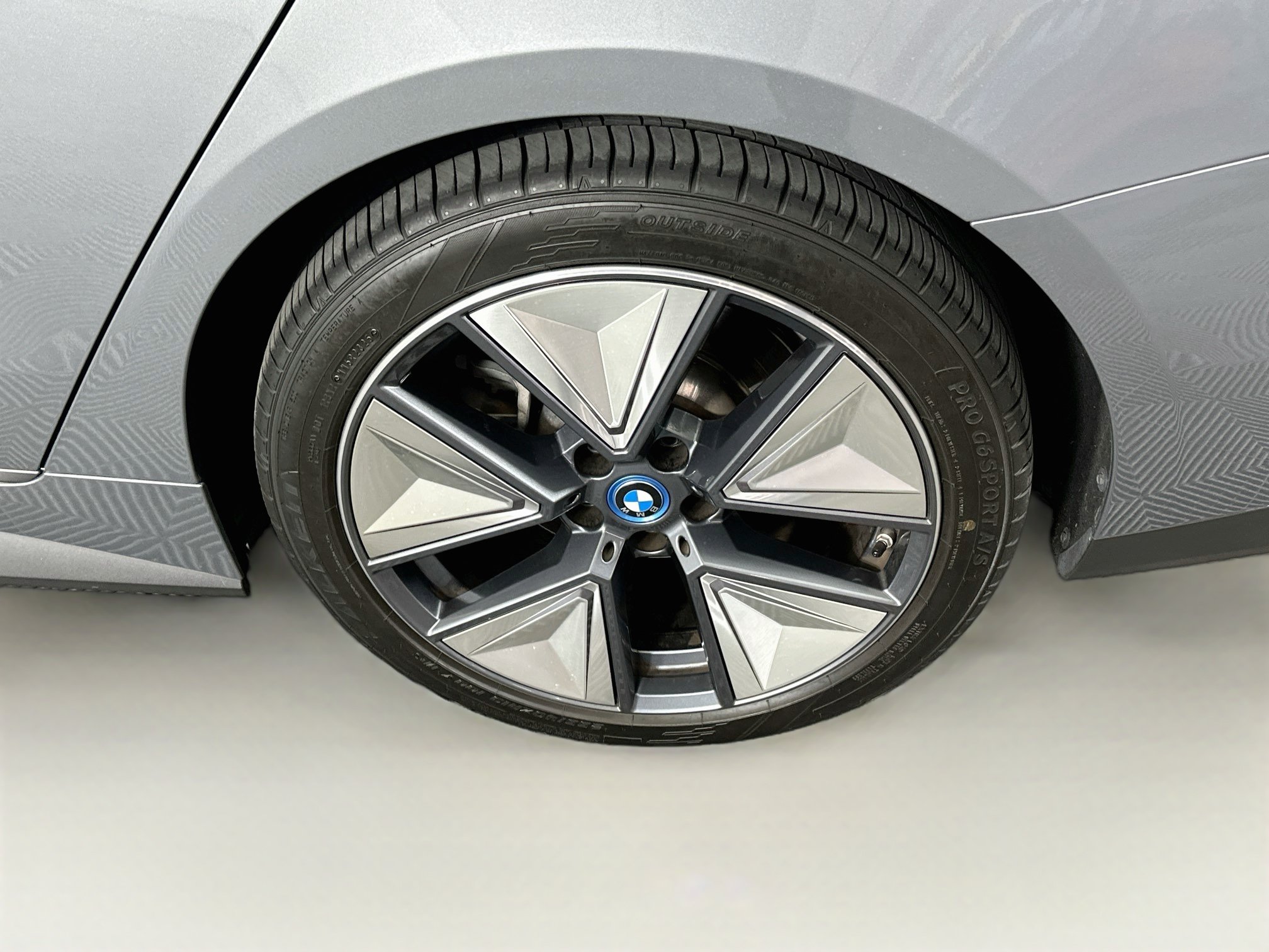 Used 2024 BMW i4 eDrive40 w/ Premium Package RWD image 11