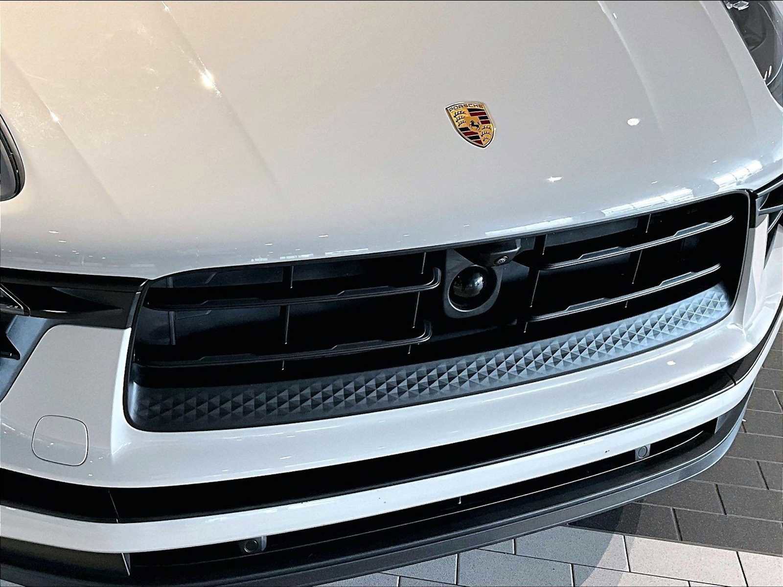 Used 2026 Porsche Macan AWD/4WD image 32