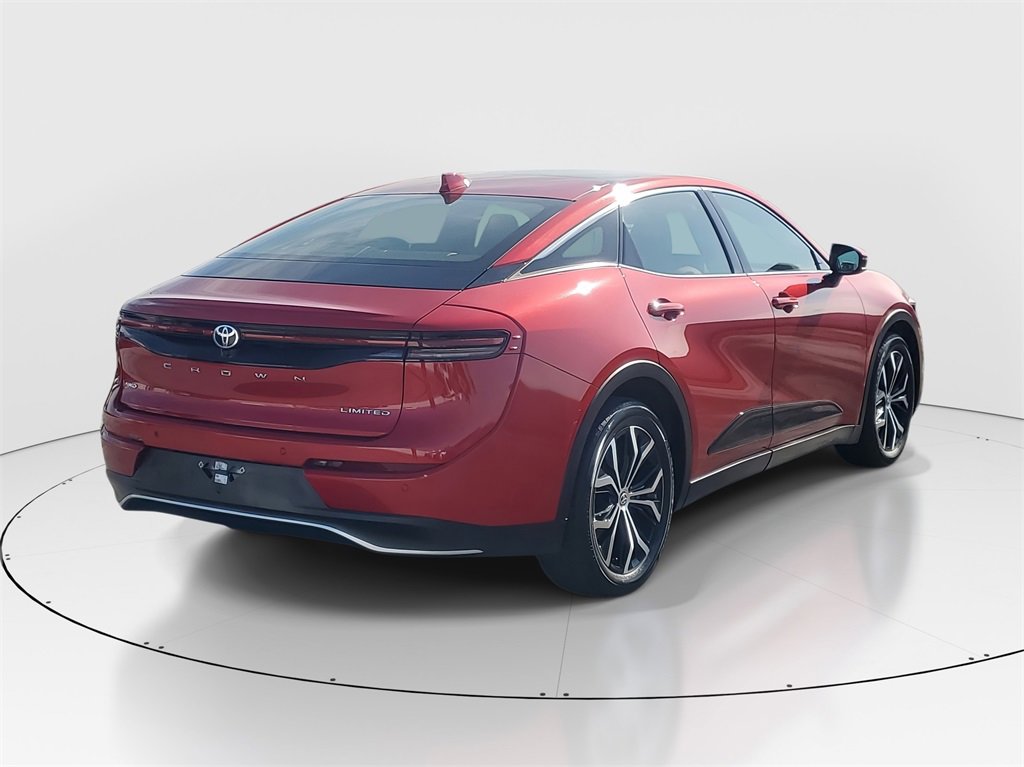 Used 2023 Toyota Crown Limited image 7