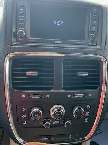 Used 2019 Dodge Grand Caravan SXT image 8