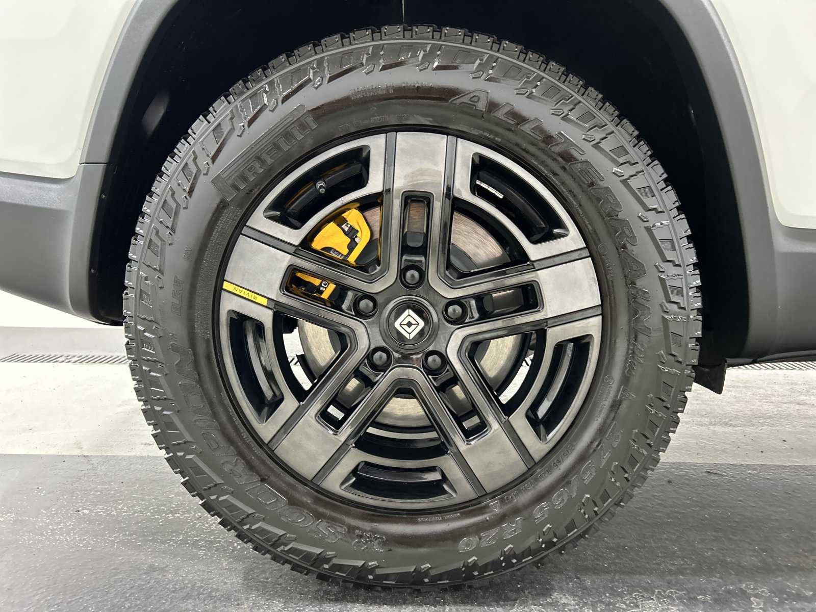 Used 2023 Rivian R1S Adventure AWD/4WD image 12