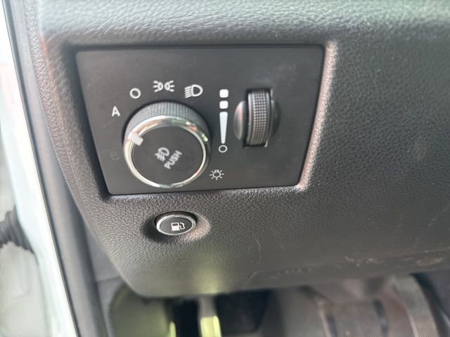 Used 2020 Jeep Grand Cherokee Altitude image 14