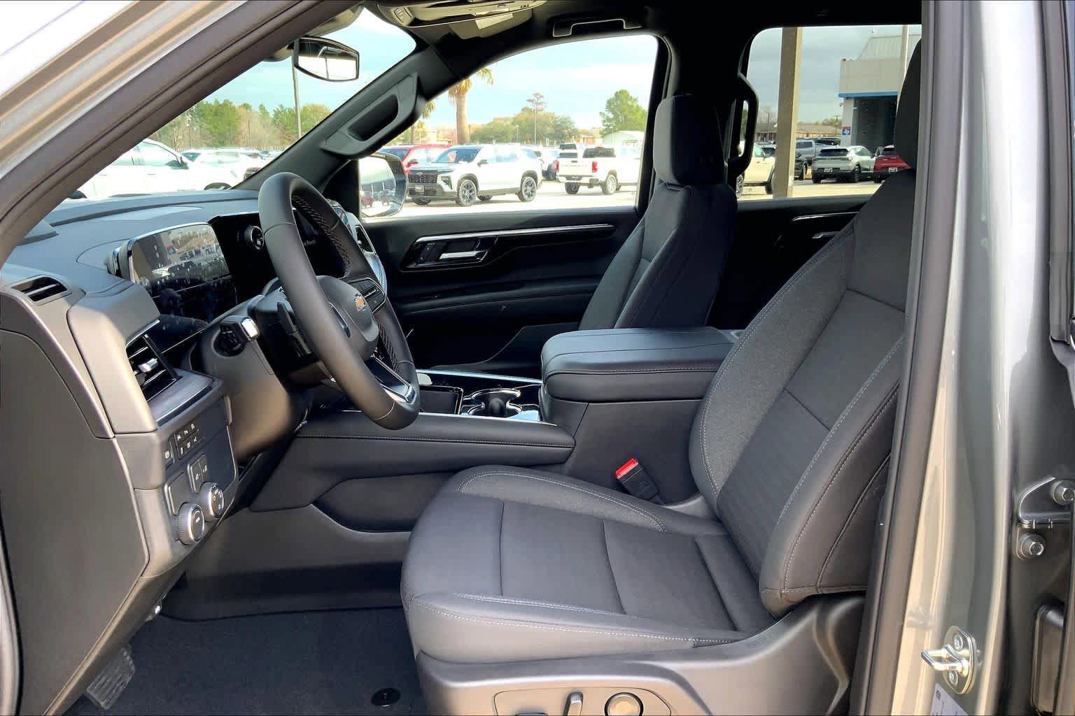 Used 2026 Chevrolet Suburban LS image 8