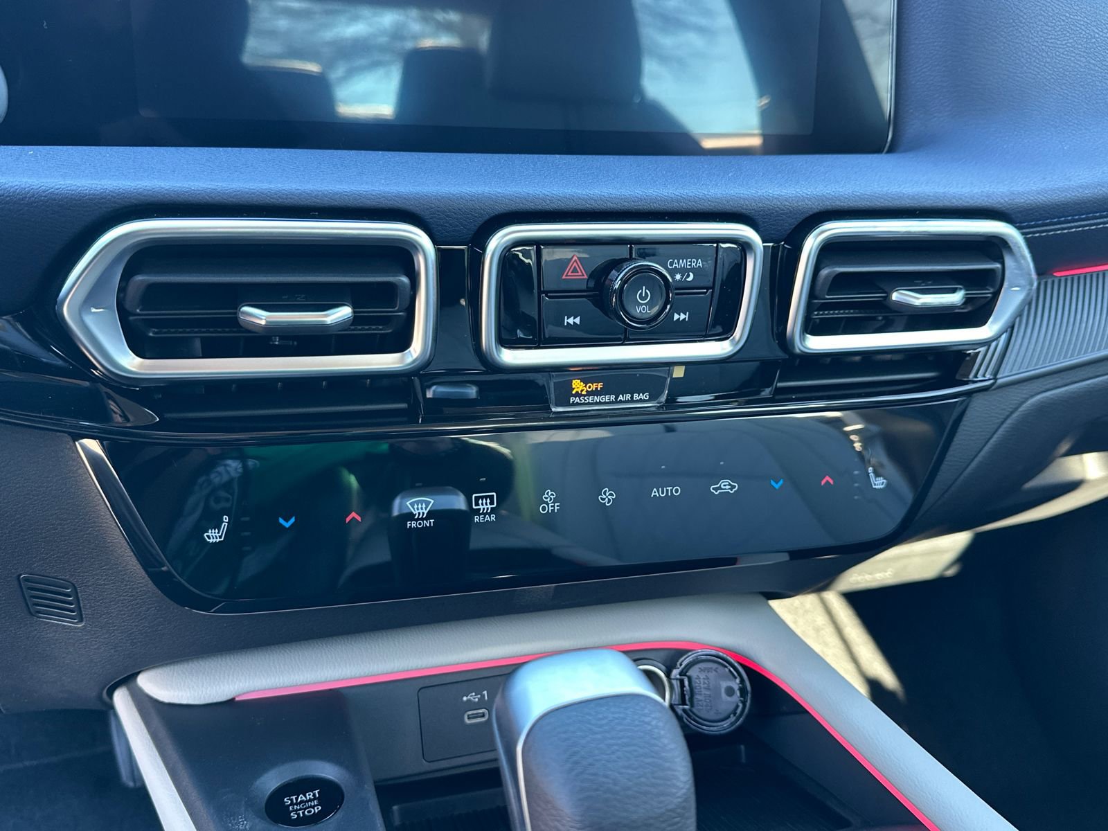 New 2026 Nissan Sentra SL w/ Floor Mat Package FWD image 29