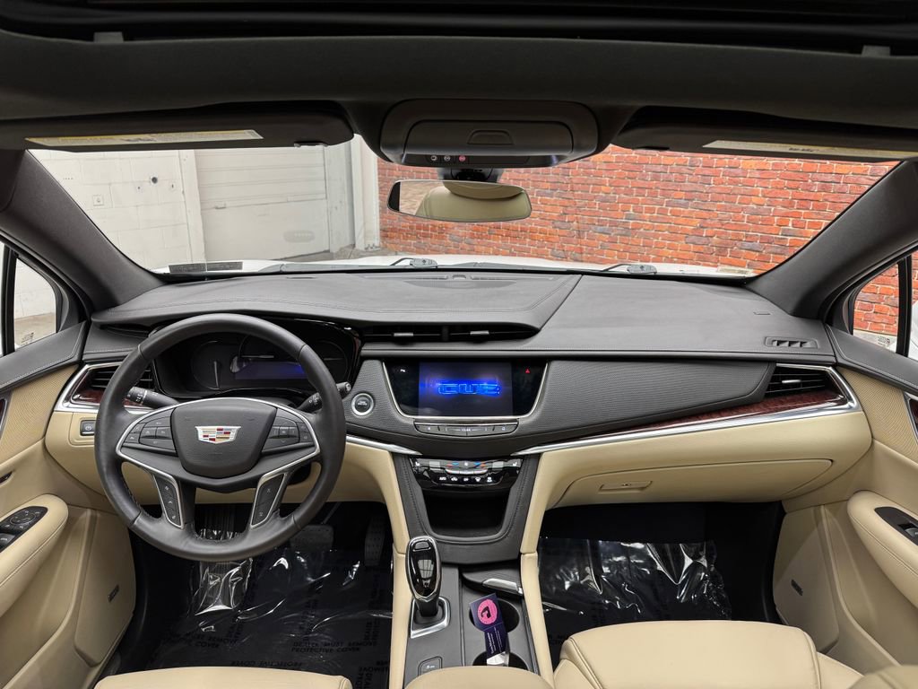 Used 2017 Cadillac XT5 Luxury w/ Driver Awareness Package image 12