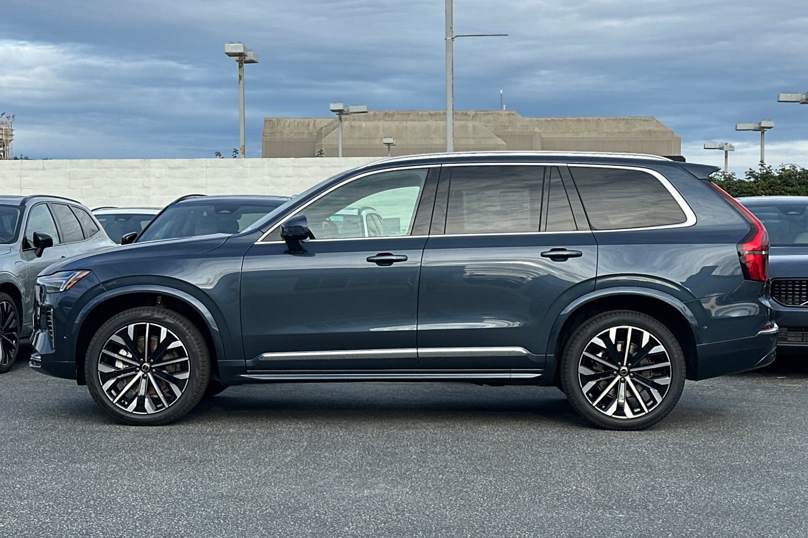 New 2026 Volvo XC90 B5 Plus w/ Protection Package image 2