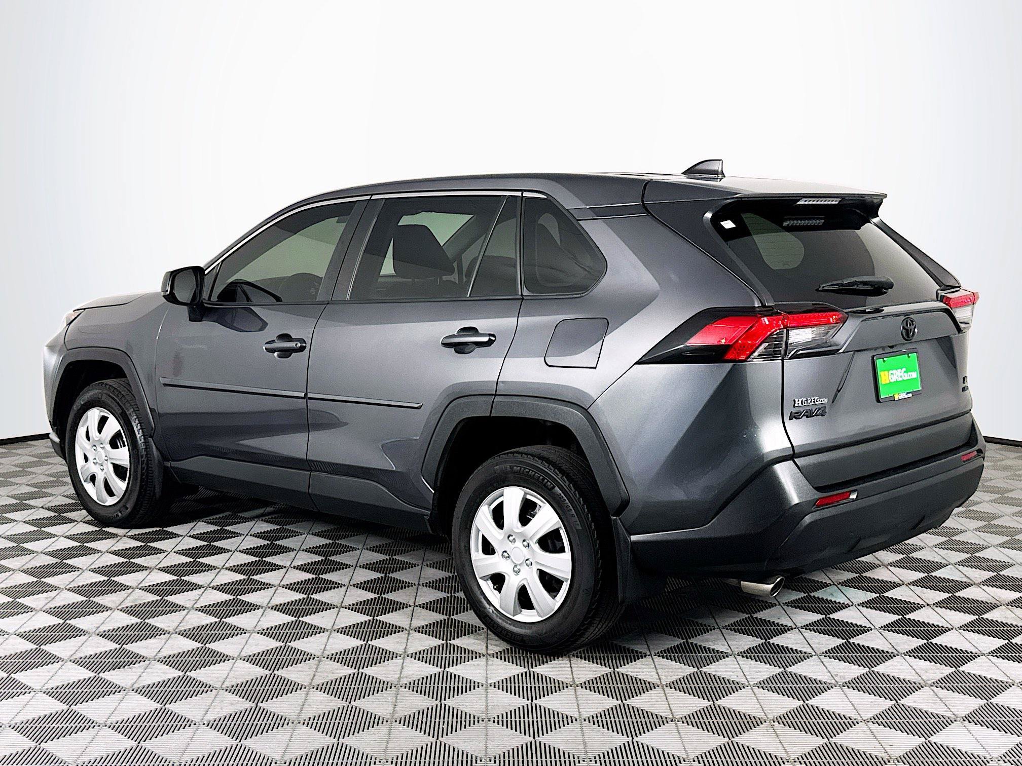 Used 2022 Toyota RAV4 LE AWD/4WD image 6