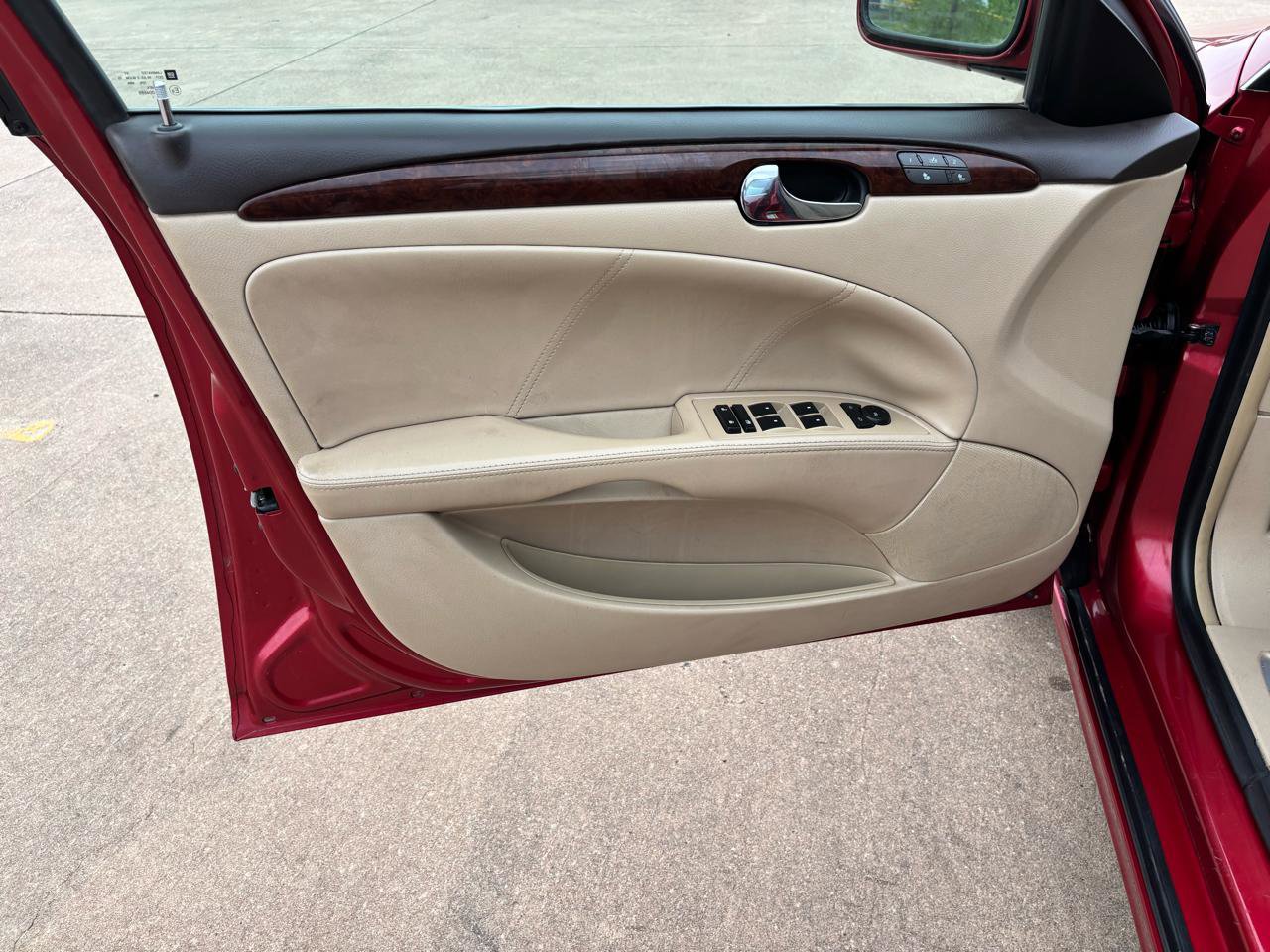 Used 2011 Buick Lucerne CXL w/ Driver Confidence Package FWD image 12