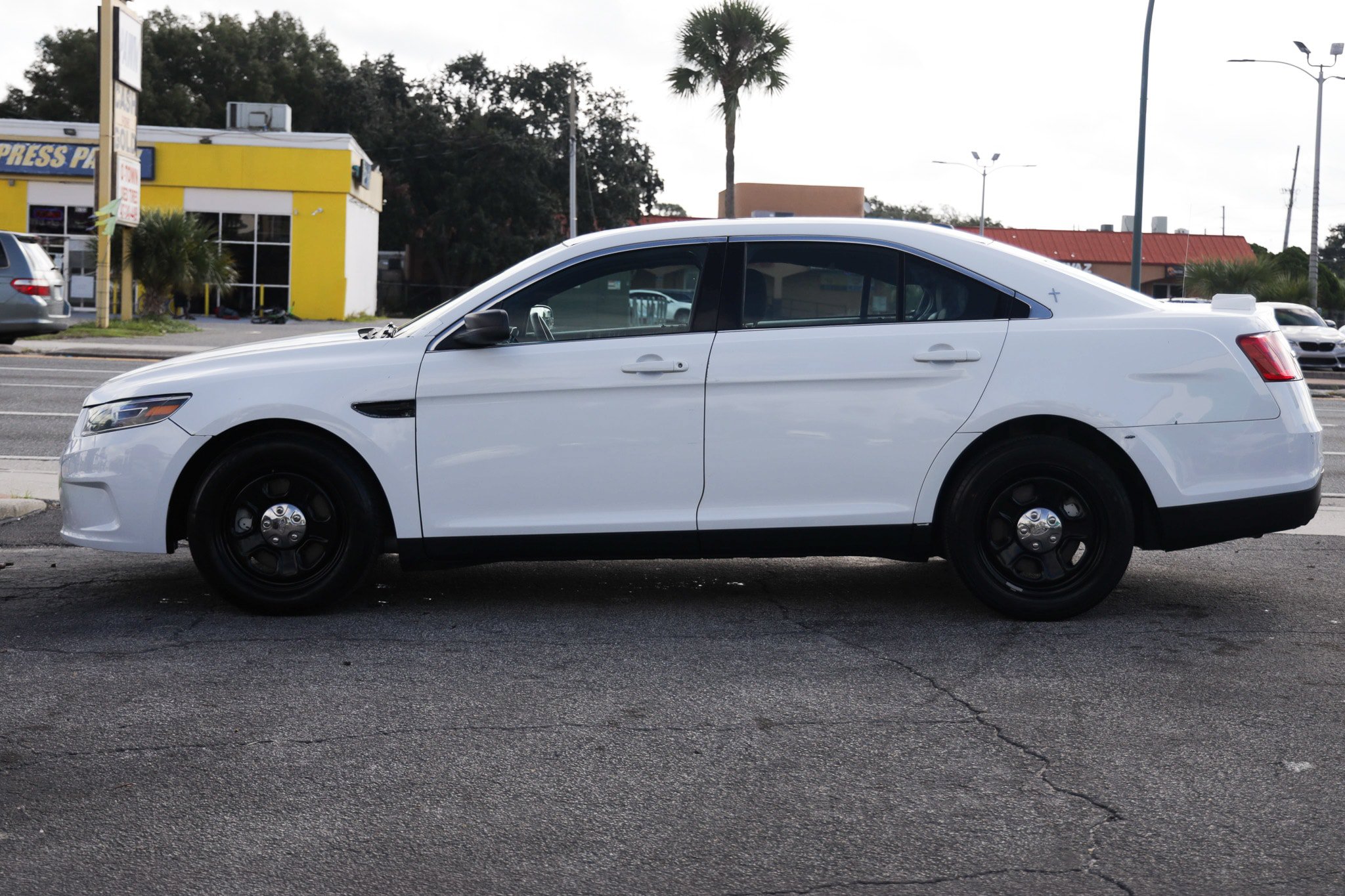 Used 2018 Ford Taurus Police Interceptor FWD image 5