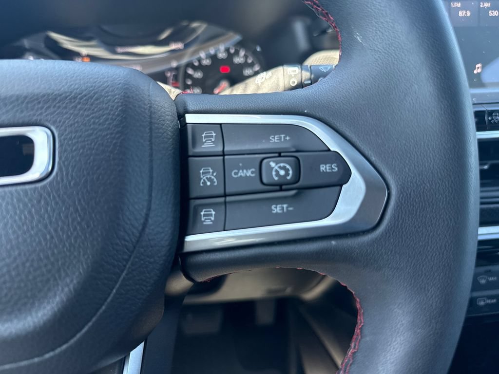 Used 2025 Jeep Compass Trailhawk AWD/4WD image 16