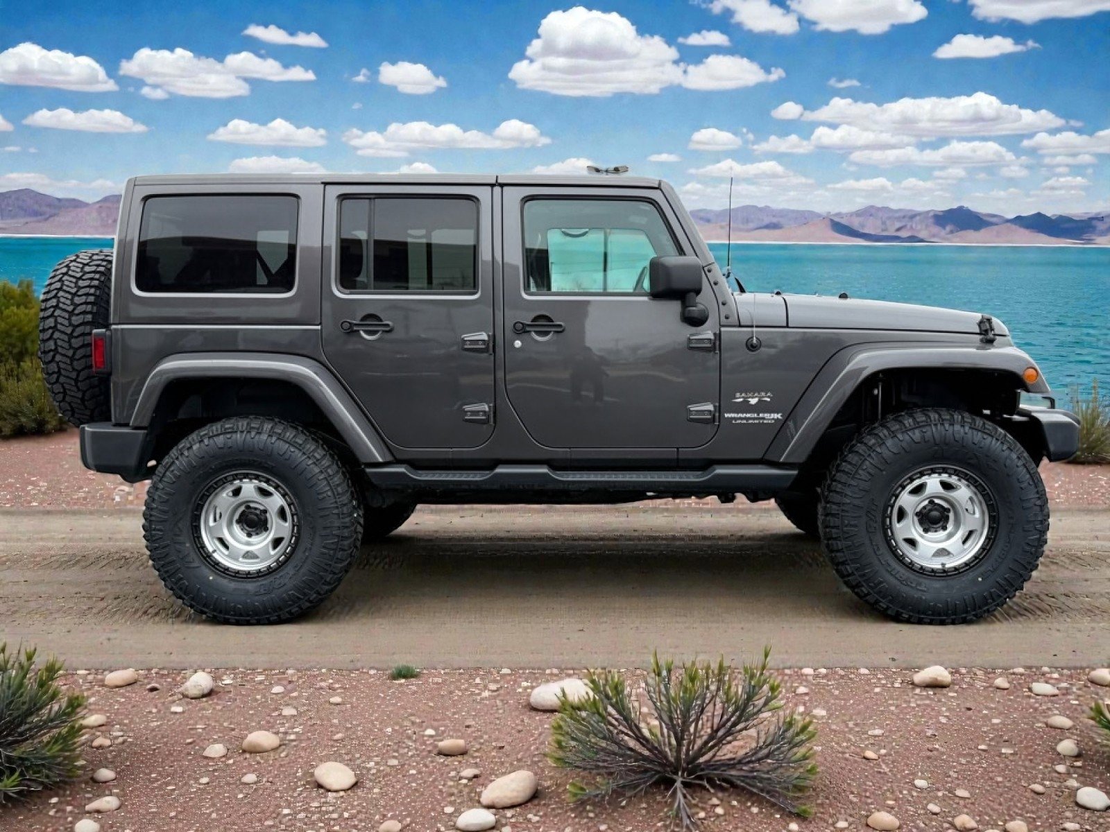 Used 2018 Jeep Wrangler Unlimited Sahara w/ Connectivity Group image 9