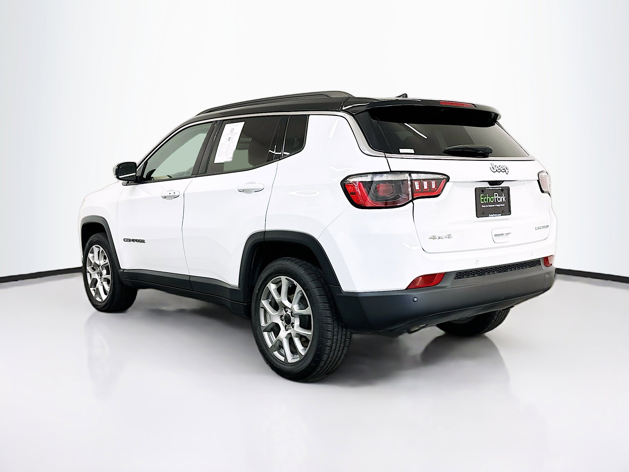 Used 2025 Jeep Compass Limited image 5