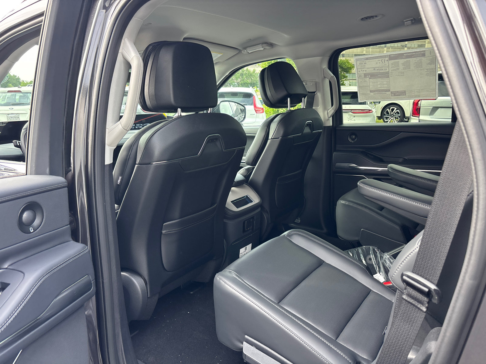New 2026 Lincoln Navigator Premiere AWD/4WD image 26