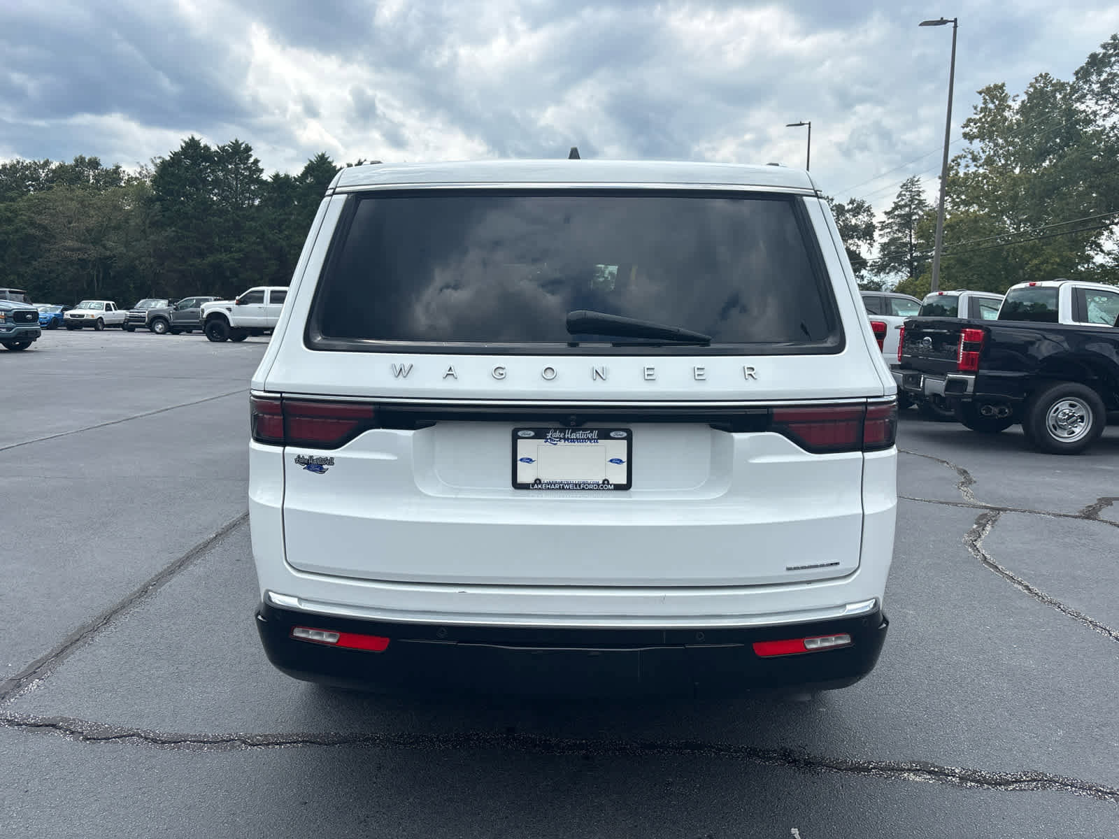 Used 2024 Jeep Wagoneer Series II w/ Flexible Seating Group image 25