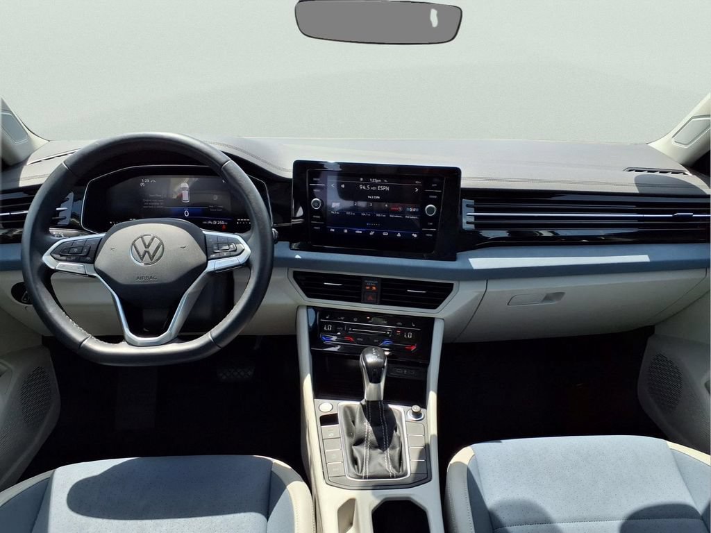 Used 2025 Volkswagen Jetta SE w/ Sunroof Package FWD image 10