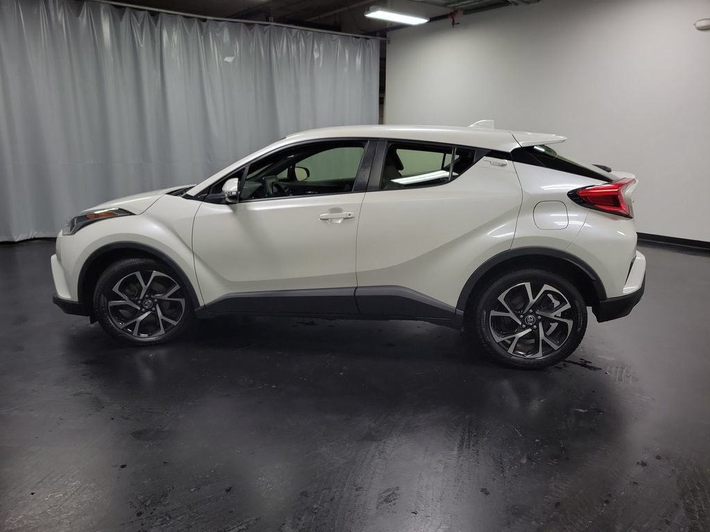 Used 2019 Toyota C-HR XLE FWD image 5