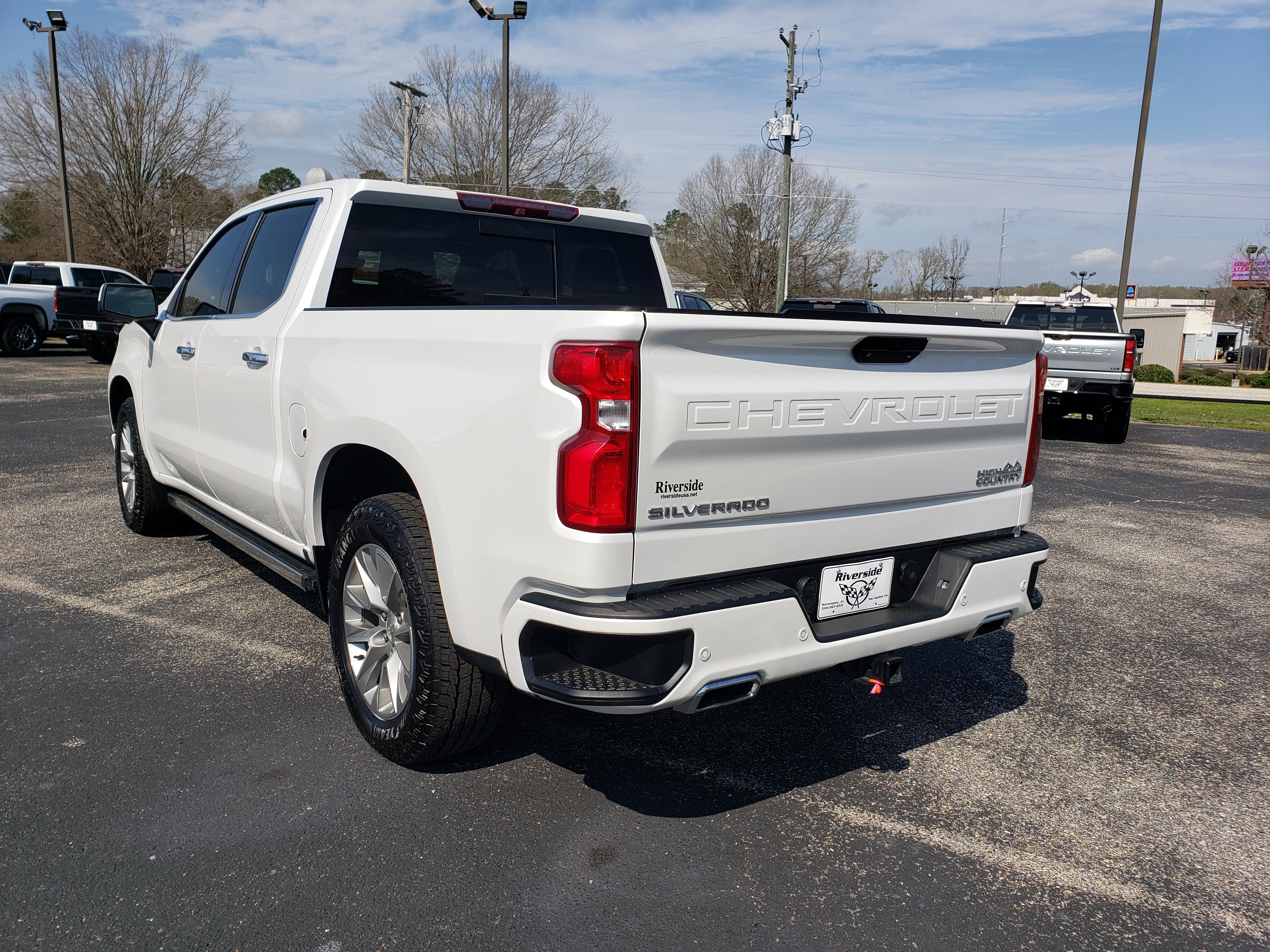 Used 2019 Chevrolet Silverado 1500 High Country w/ Technology Package image 3