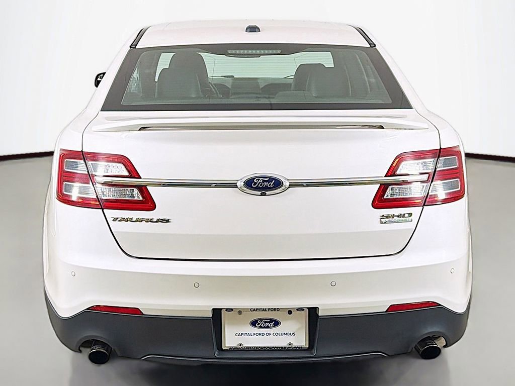 Used 2016 Ford Taurus SHO image 9