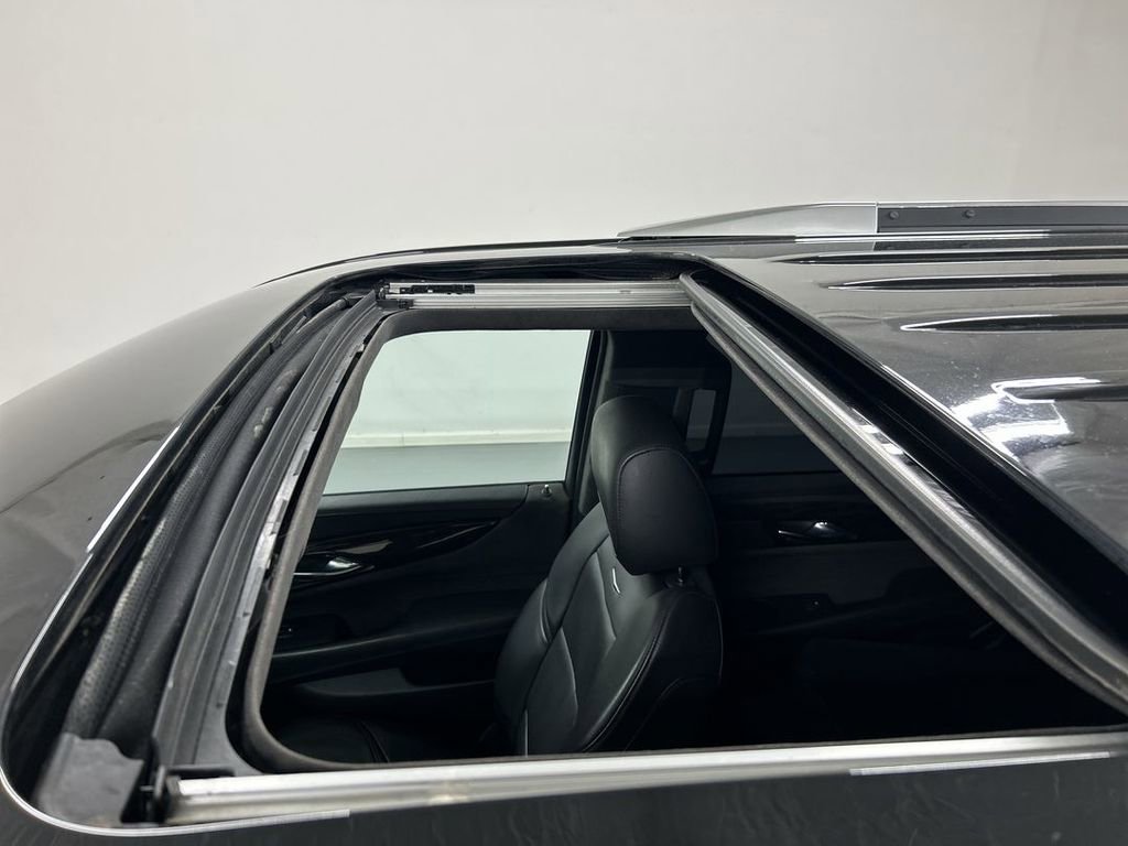 Used 2020 Cadillac Escalade Platinum AWD/4WD image 19