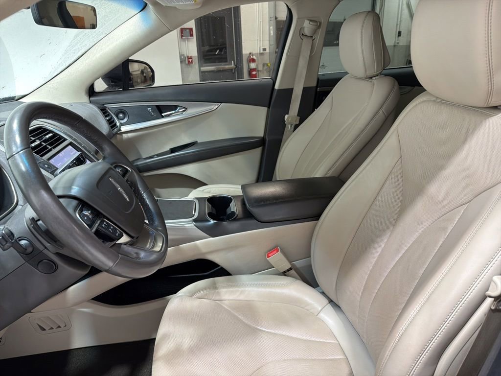 Used 2020 Lincoln Nautilus Reserve w/ Equipment Group 201A image 13