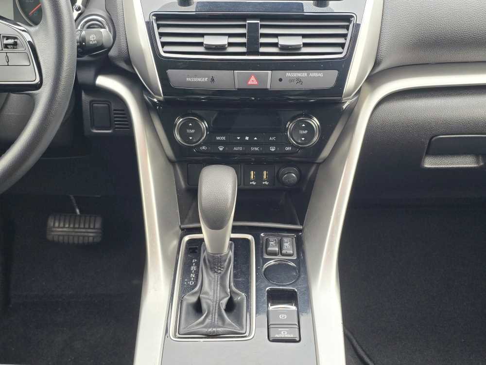 Used 2022 Mitsubishi Eclipse Cross SE image 13