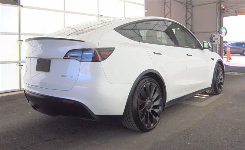 Used 2022 Tesla Model Y Performance image 9