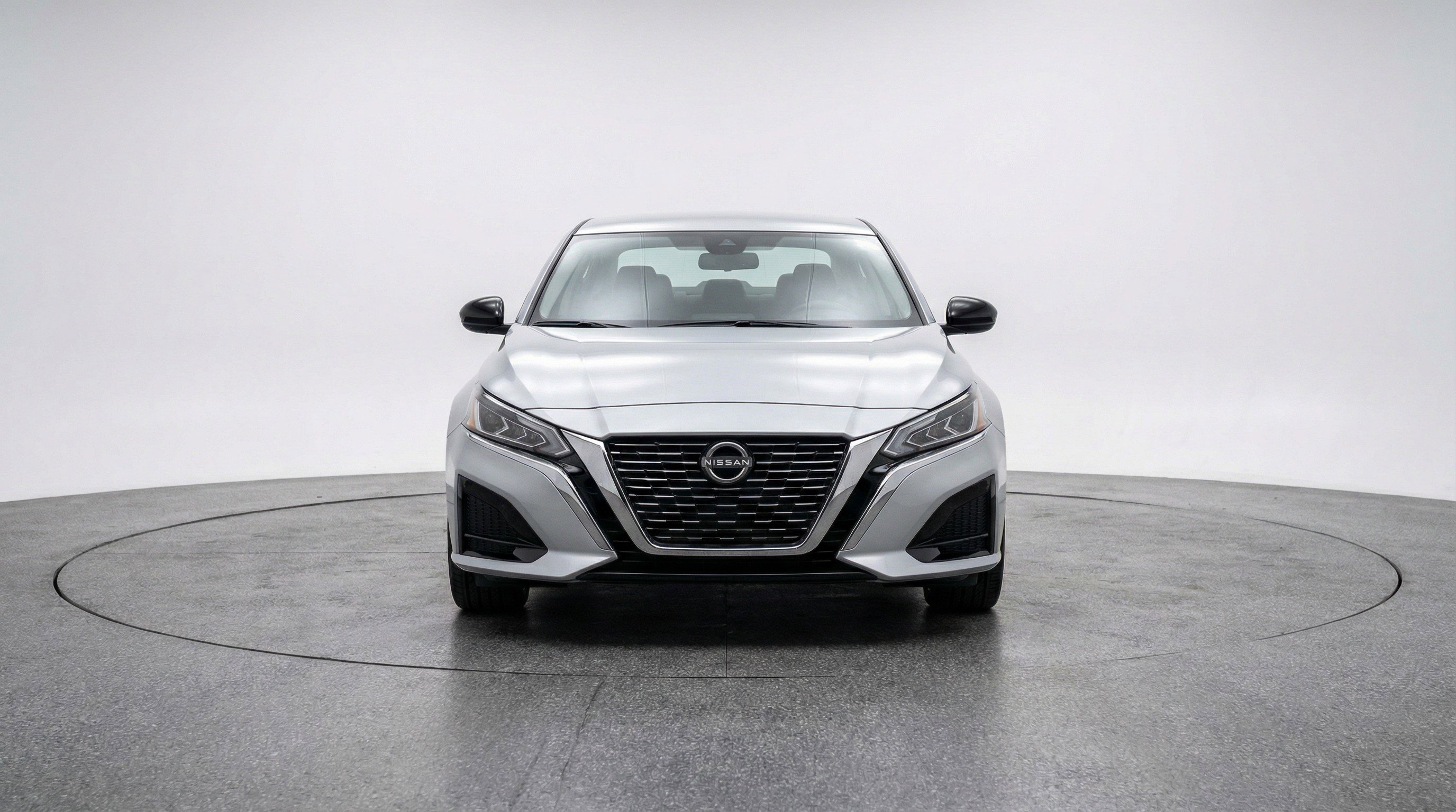 Used 2025 Nissan Altima 2.5 SV FWD image 2