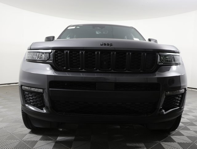 Used 2025 Jeep Grand Cherokee L Limited w/ Black Appearance Package image 2
