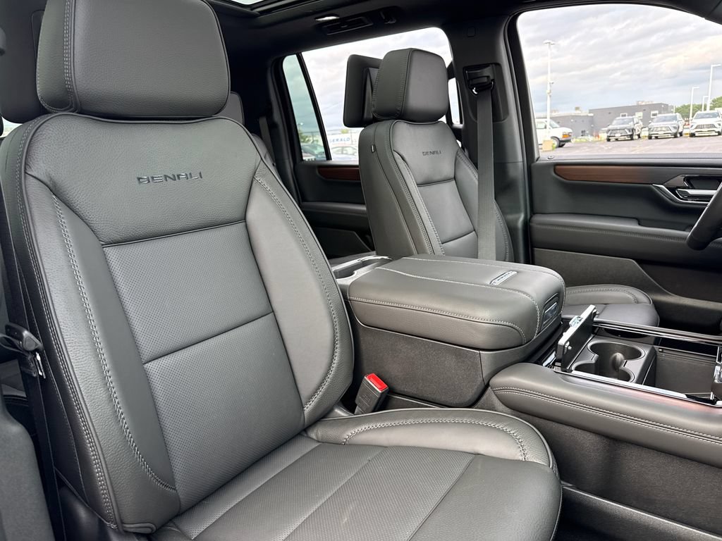 New 2026 GMC Yukon XL Denali w/ Denali Reserve Package AWD/4WD image 38