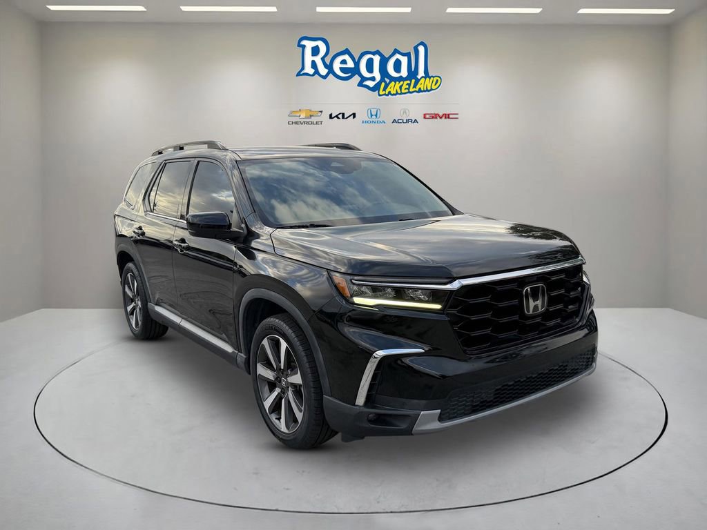 Used 2023 Honda Pilot Touring image 1