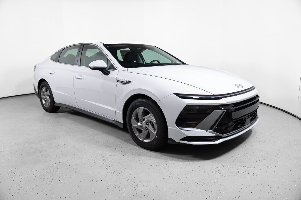 New 2026 Hyundai Sonata SE FWD image 2