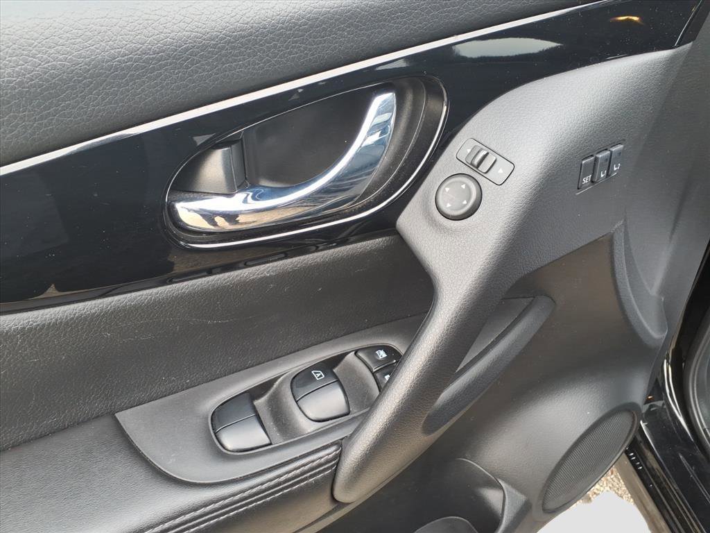 Used 2022 Nissan Rogue Sport SL w/ Premium Package image 16