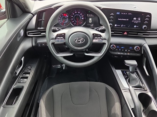 Used 2023 Hyundai Elantra SEL FWD image 14