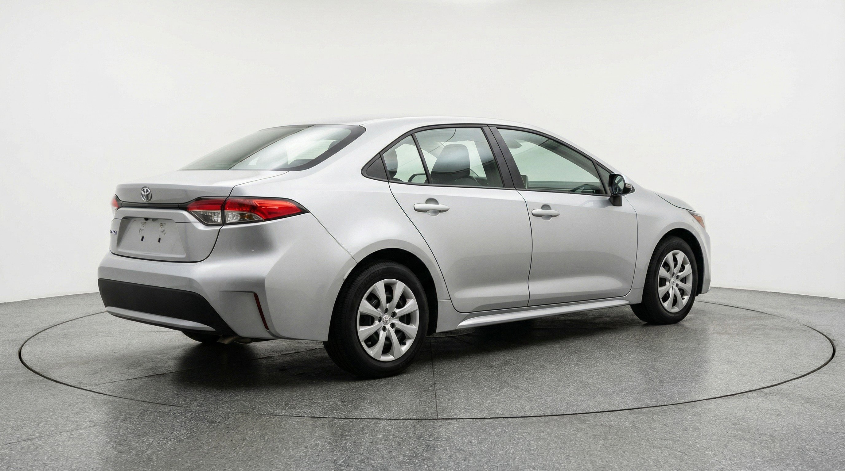 Used 2025 Toyota Corolla LE FWD image 9
