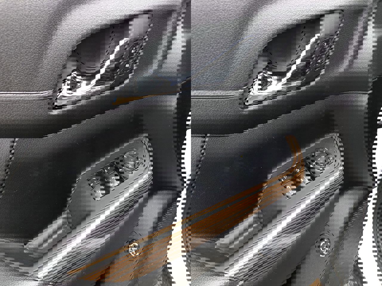 Used 2023 GMC Acadia SLE w/ Driver Convenience Package image 14