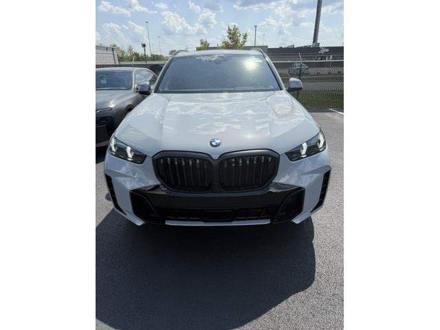 Used 2026 BMW X5 xDrive40i w/ M Sport Package AWD/4WD image 4
