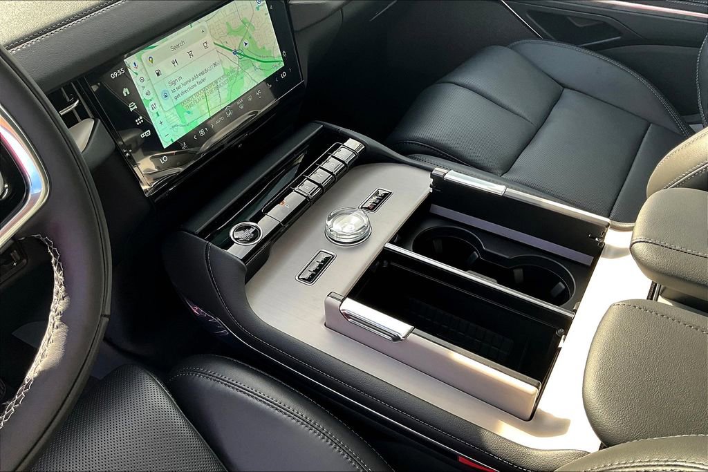 New 2025 Lincoln Navigator Reserve image 8