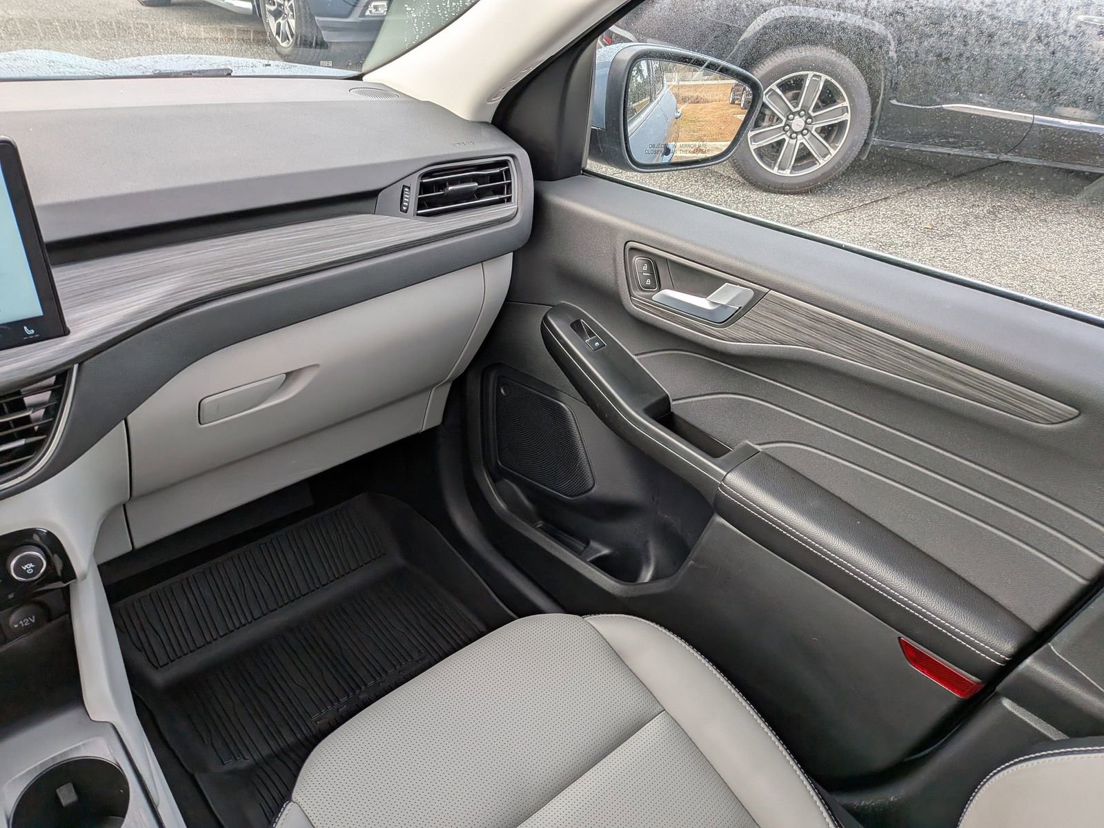 Certified 2025 Ford Escape Platinum image 18