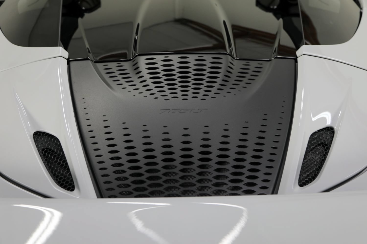 Used 2022 McLaren 765LT RWD image 28