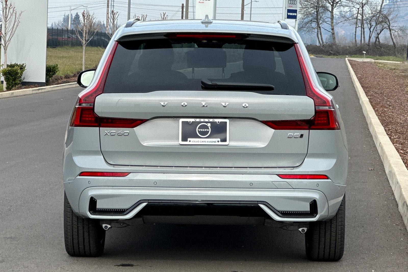 Used 2026 Volvo XC60 B5 Plus w/ Protection Package Premier AWD/4WD image 4