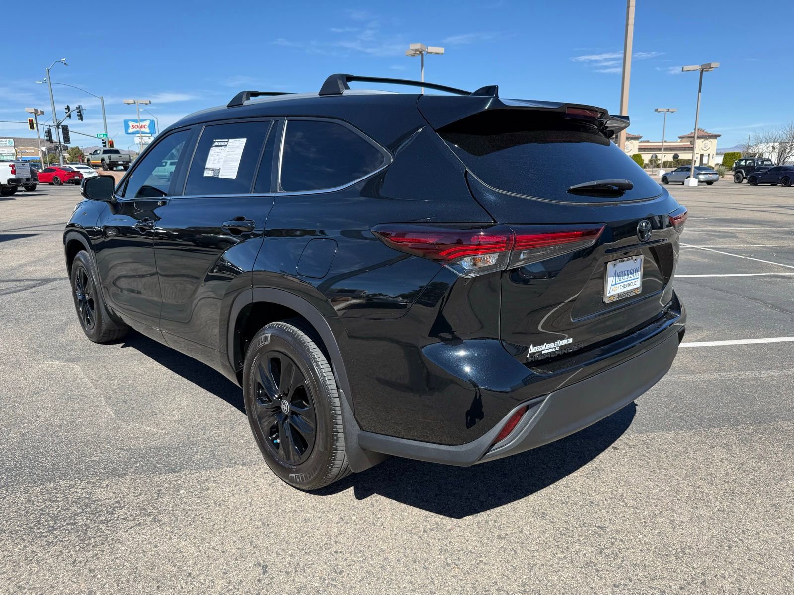 Used 2024 Toyota Highlander XLE AWD/4WD image 9