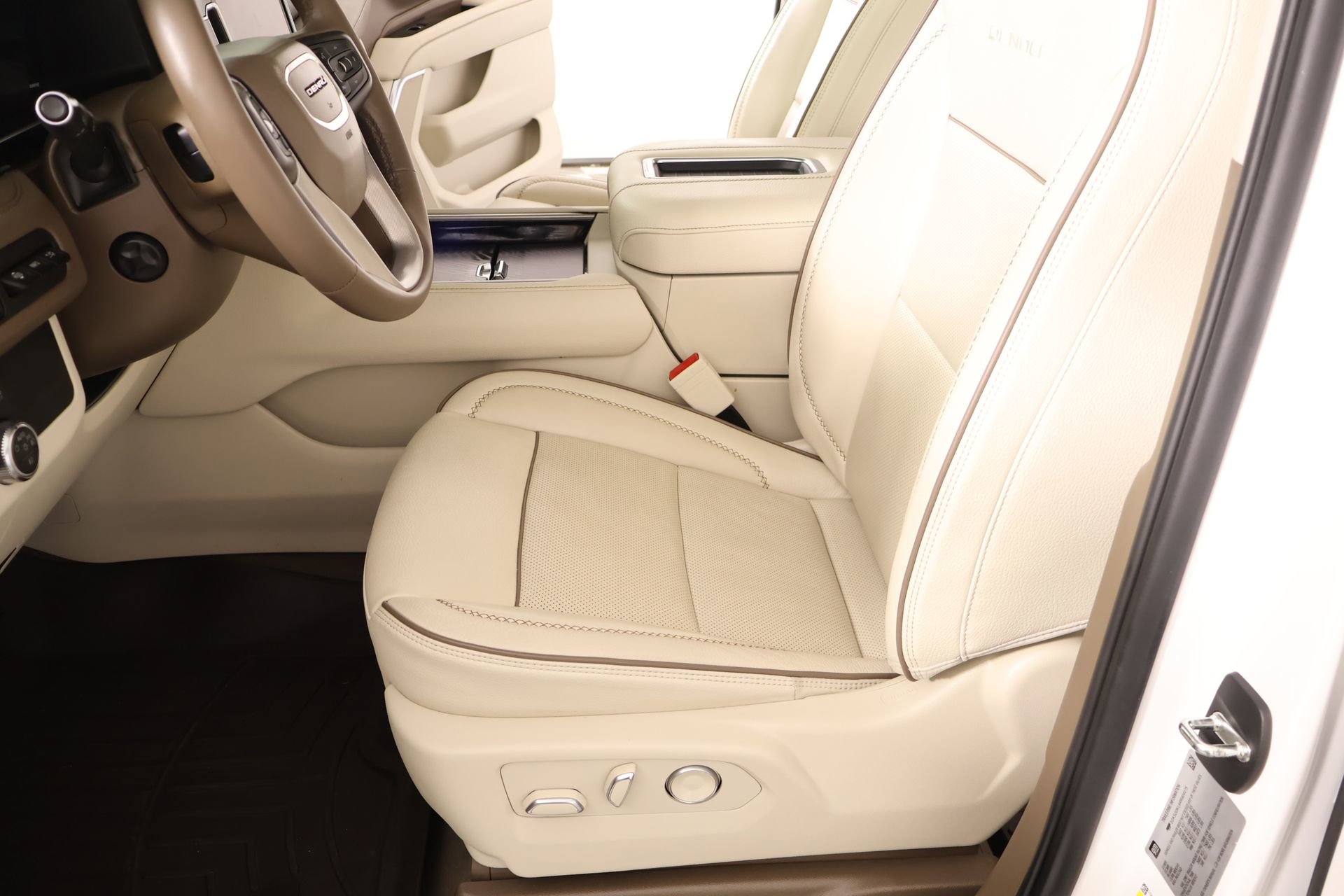 Used 2024 GMC Yukon Denali image 11
