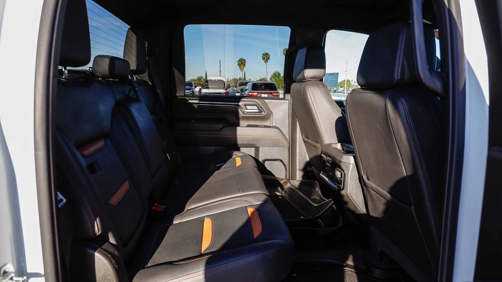 Used 2025 GMC Sierra 2500 AT4 image 19