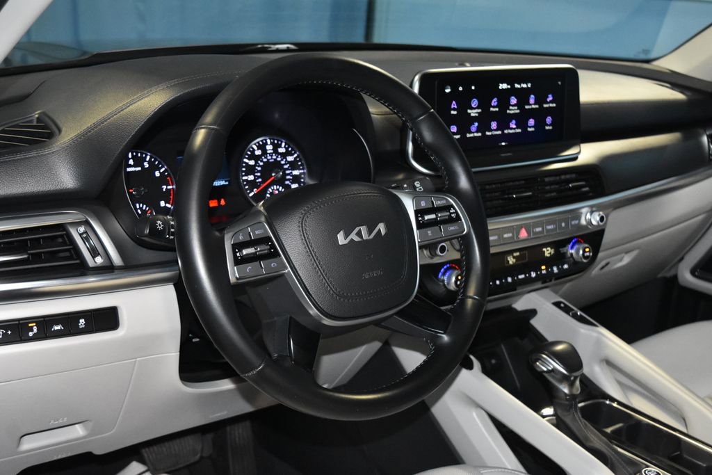 Used 2022 Kia Telluride S image 2