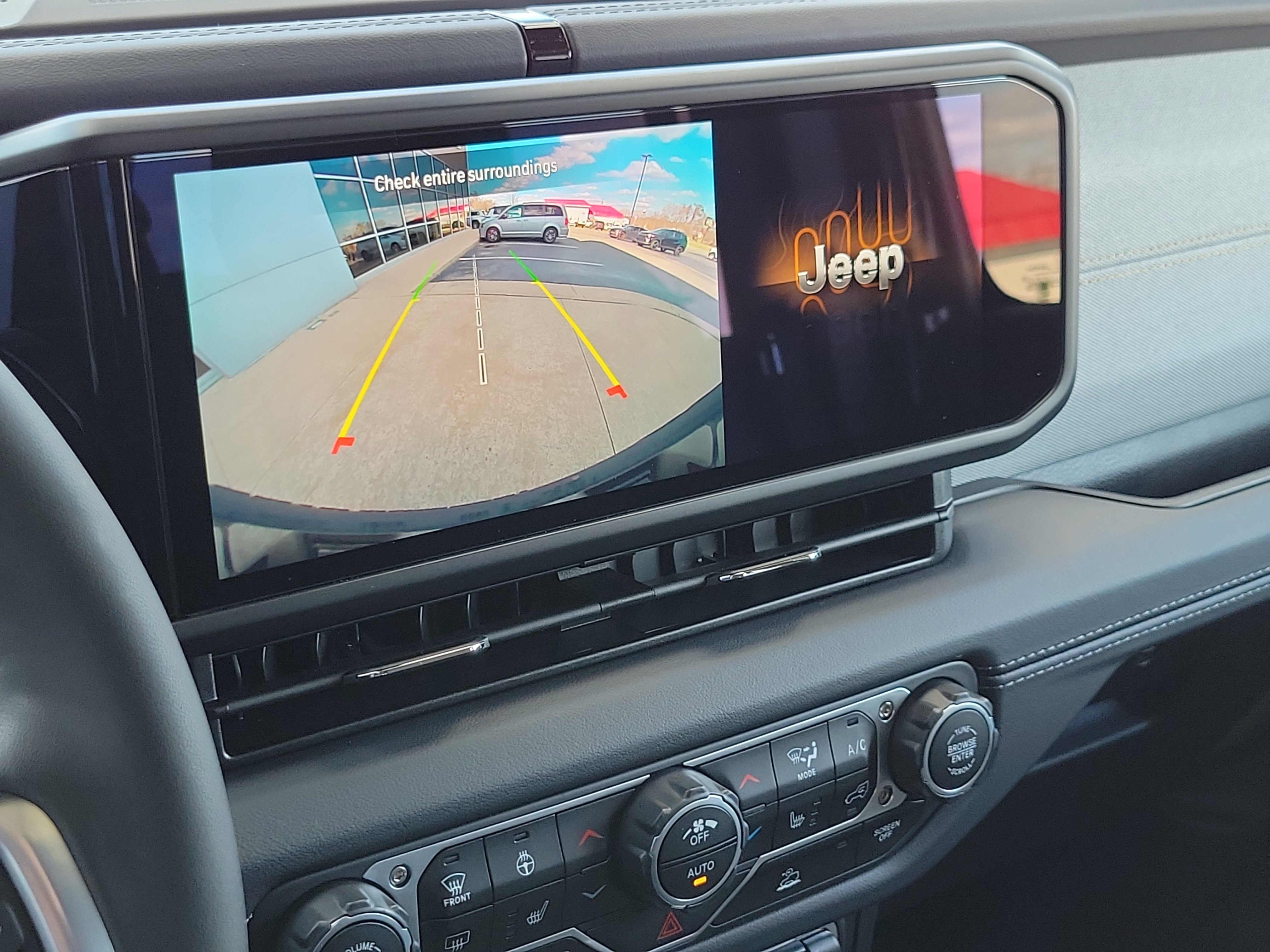 Used 2025 Jeep Wrangler Unlimited Sahara image 14