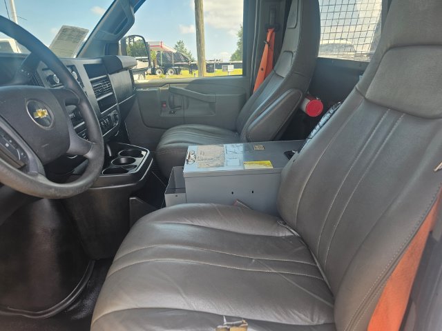 Used 2018 Chevrolet Express 2500 w/ Driver Convenience Package RWD image 16