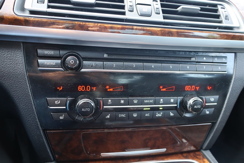 Used 2014 BMW 750Li xDrive AWD/4WD image 27