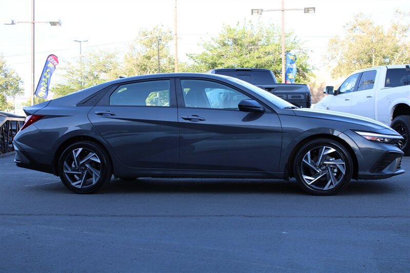 Used 2025 Hyundai Elantra Sport FWD image 5