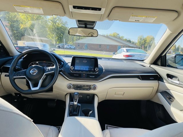 Used 2025 Nissan Altima 2.5 SV image 11